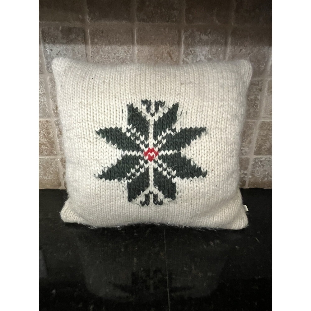 TARGET HEARTH & HAND WITH MAGNOLIA SNOWFLAKE‎ KNIT THROW PILLOW